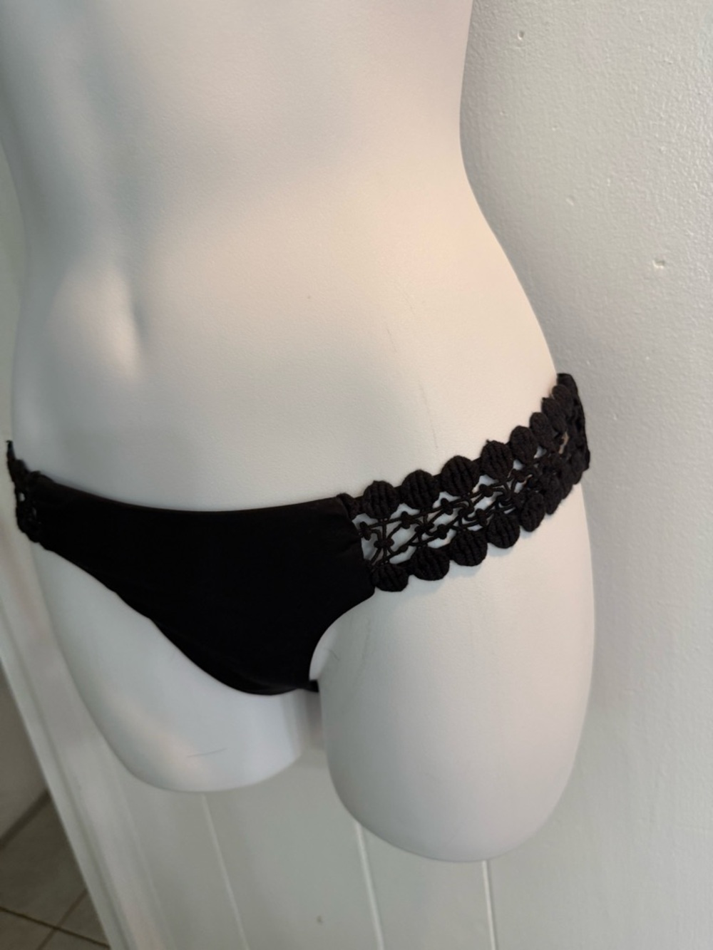 Agua de Coco black bikini bottom size XS nwot